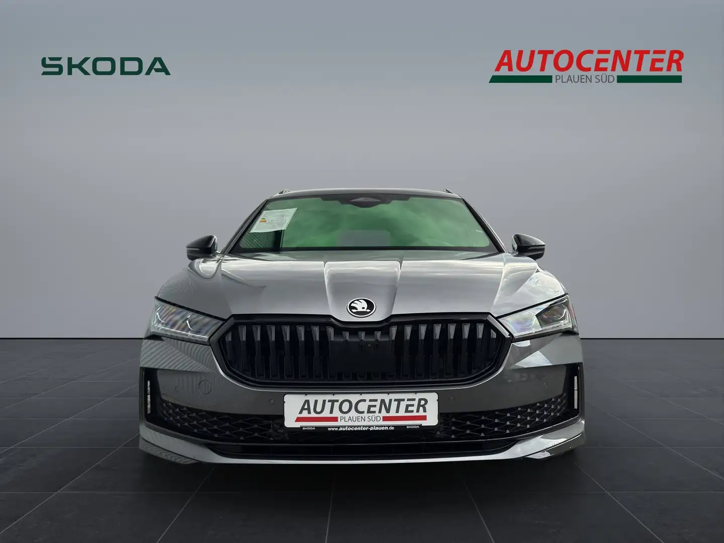 Skoda Superb Superb Combi Sportline 2,0 TDi DSG 4x4 142kW Grau - 2