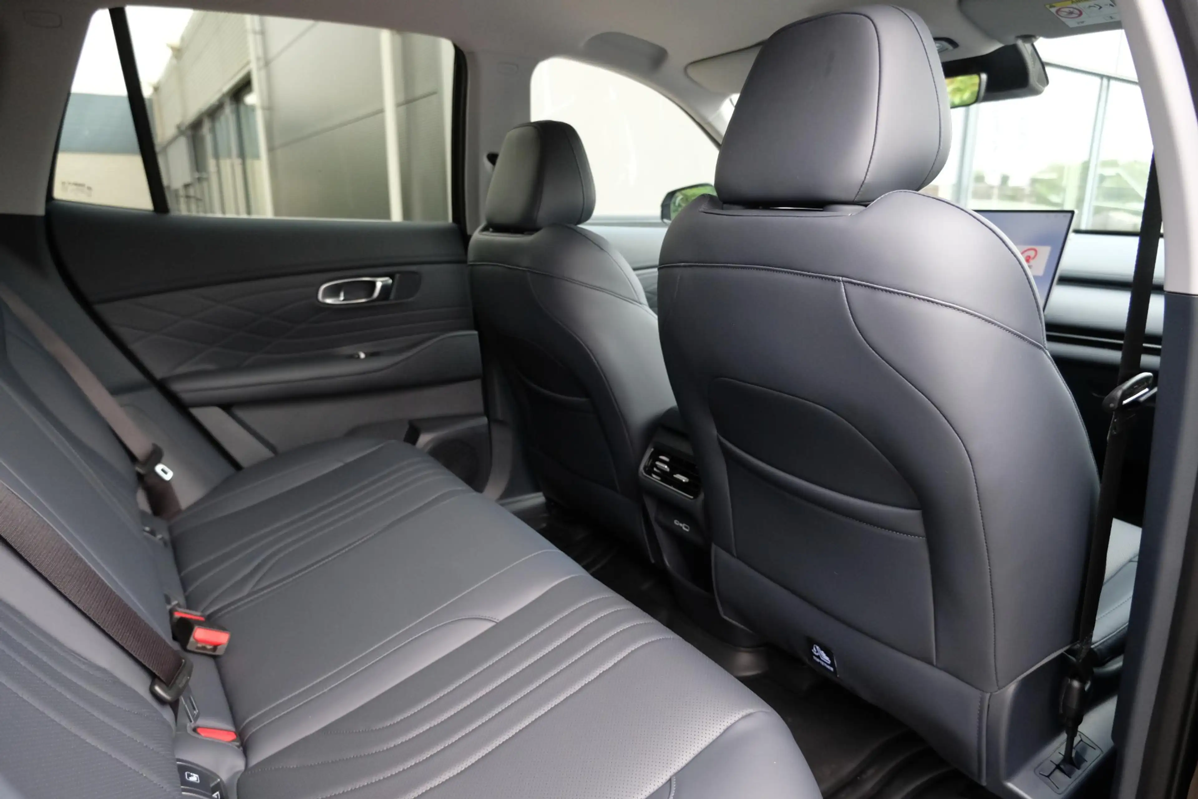 Geely Starray EM-i 1.5 Pro+ 262 PK | Stoelverwarming | 136 Km elektri — photo 11