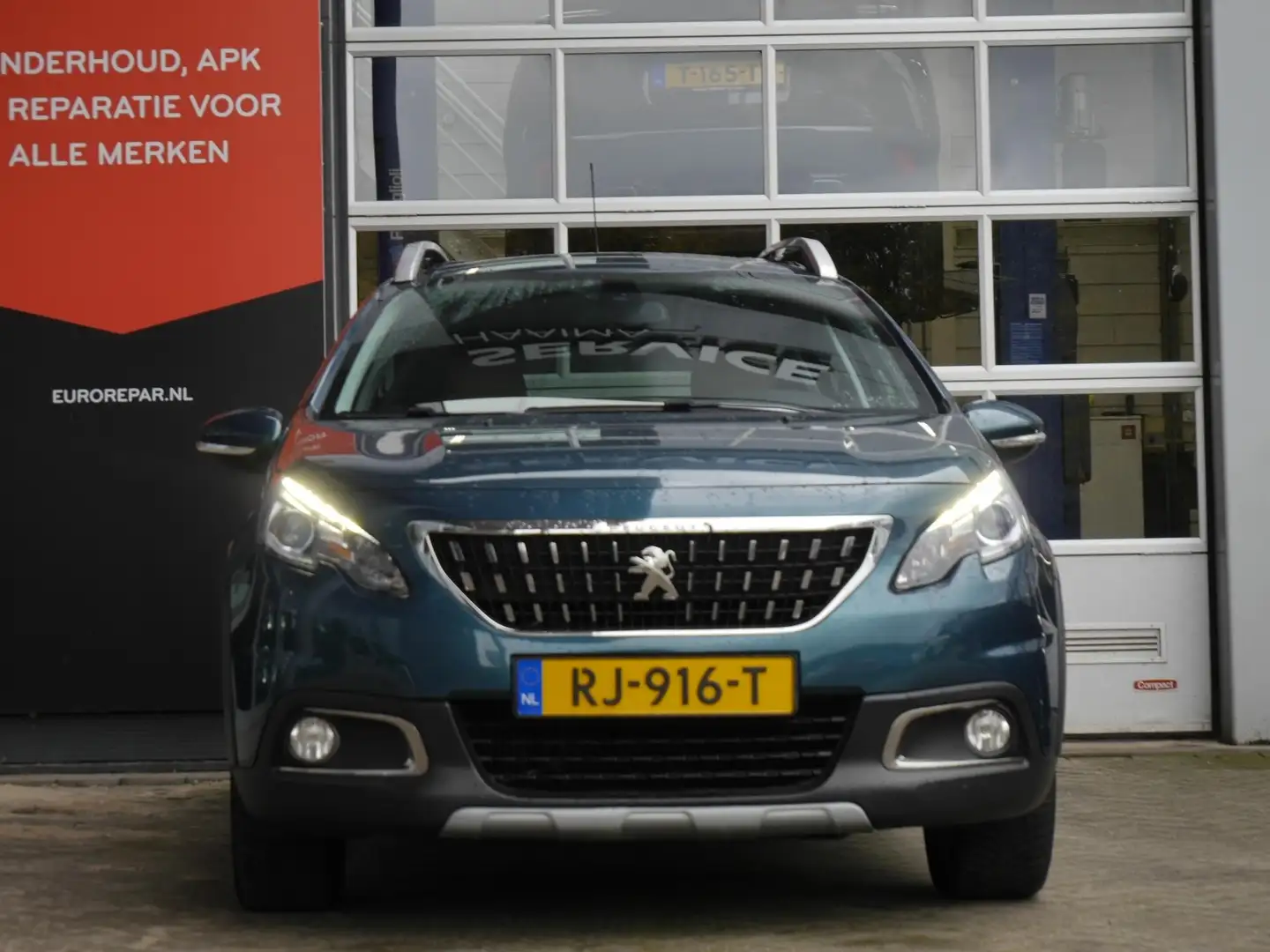 Peugeot 2008 1.2 PureTech Allure | Lederen bekleding | Navigati Vert - 2