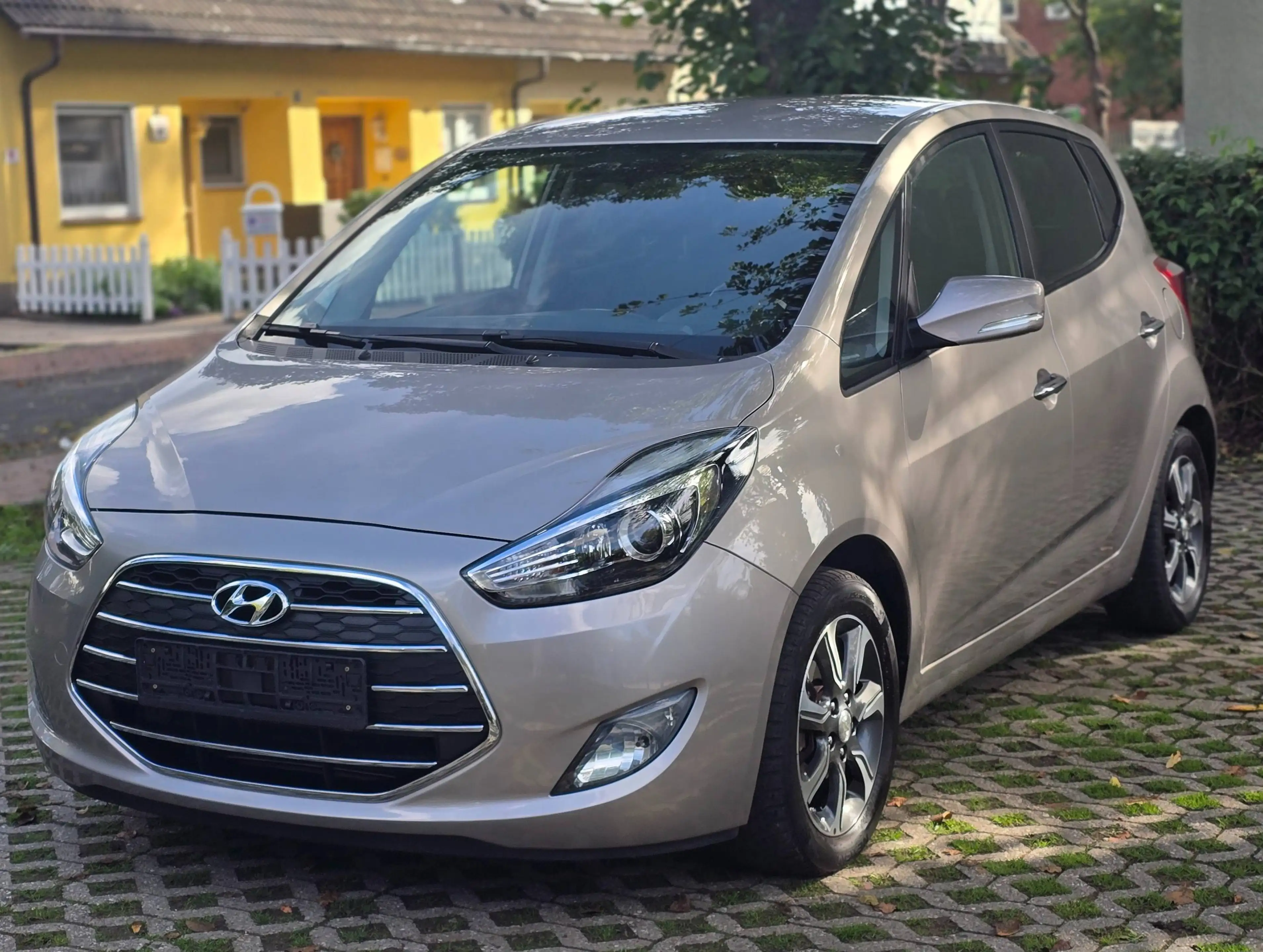 Hyundai iX20 ix20 1.6 Automatik Style,Erste Hand. — photo 2