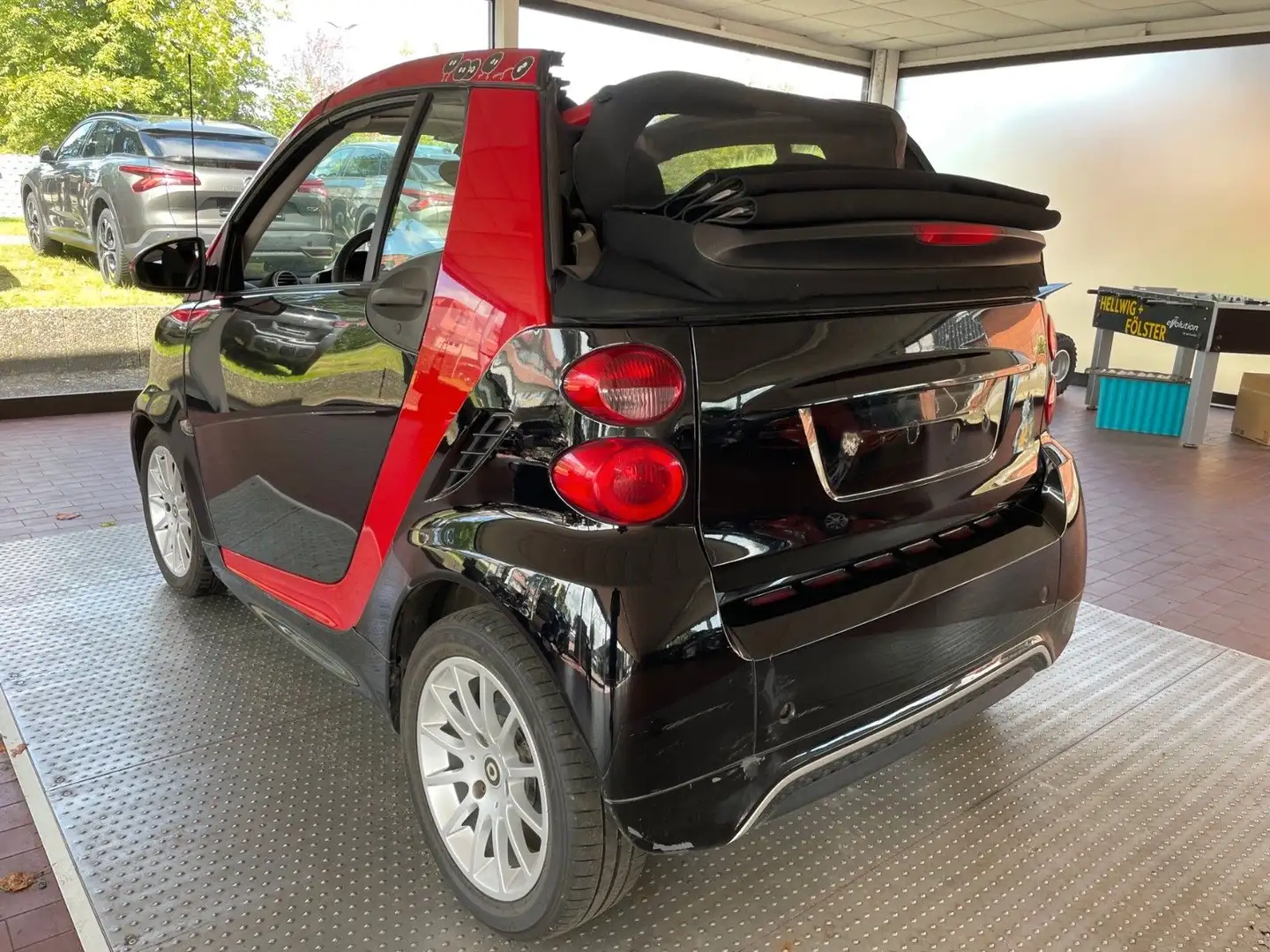 smart forTwo Cabrio Micro Hybrid Drive 52kW Schwarz - 1