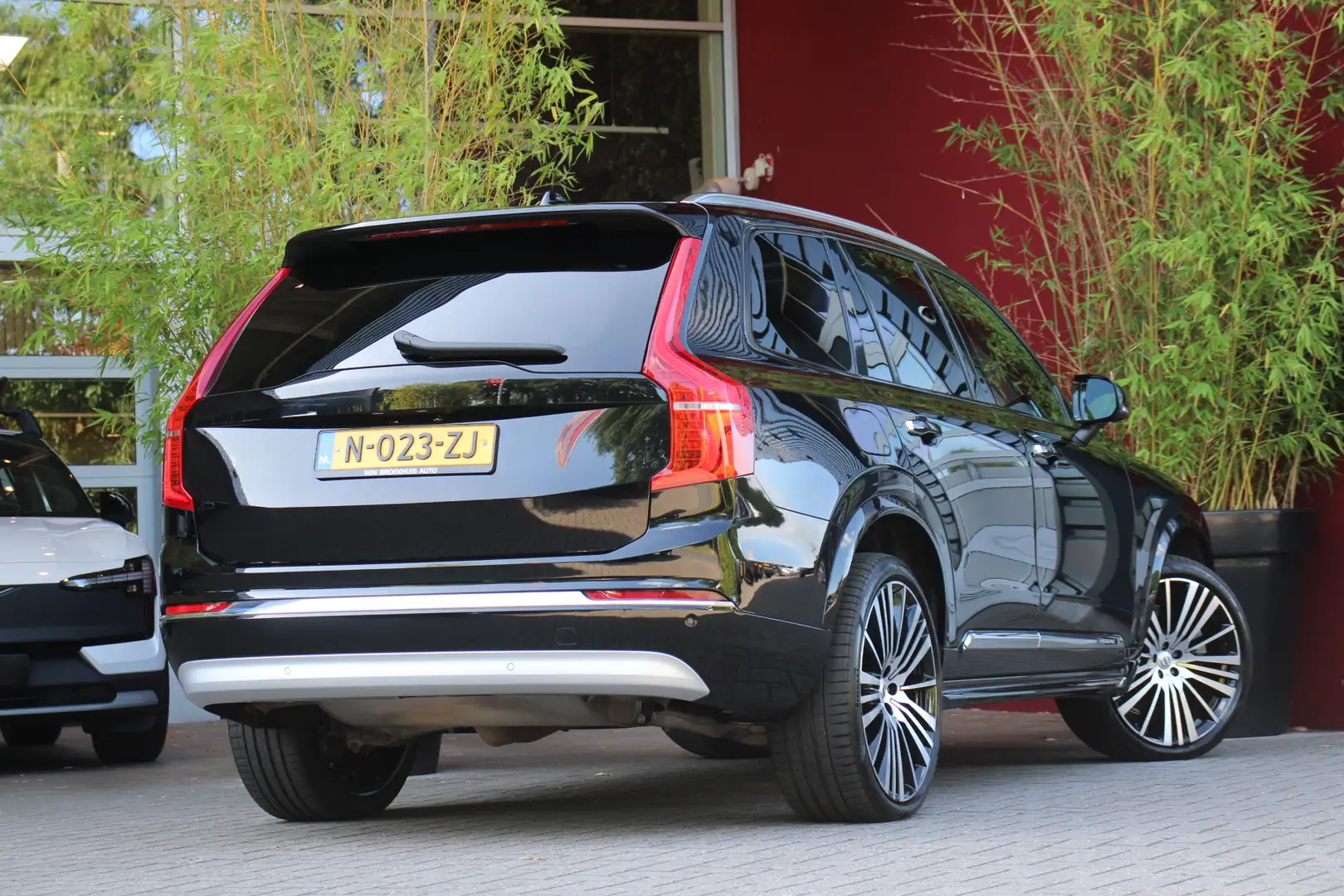 Volvo XC90 2.0 T8 Recharge AWD Inscription | Bowers&Wilkins | Zwart - 2