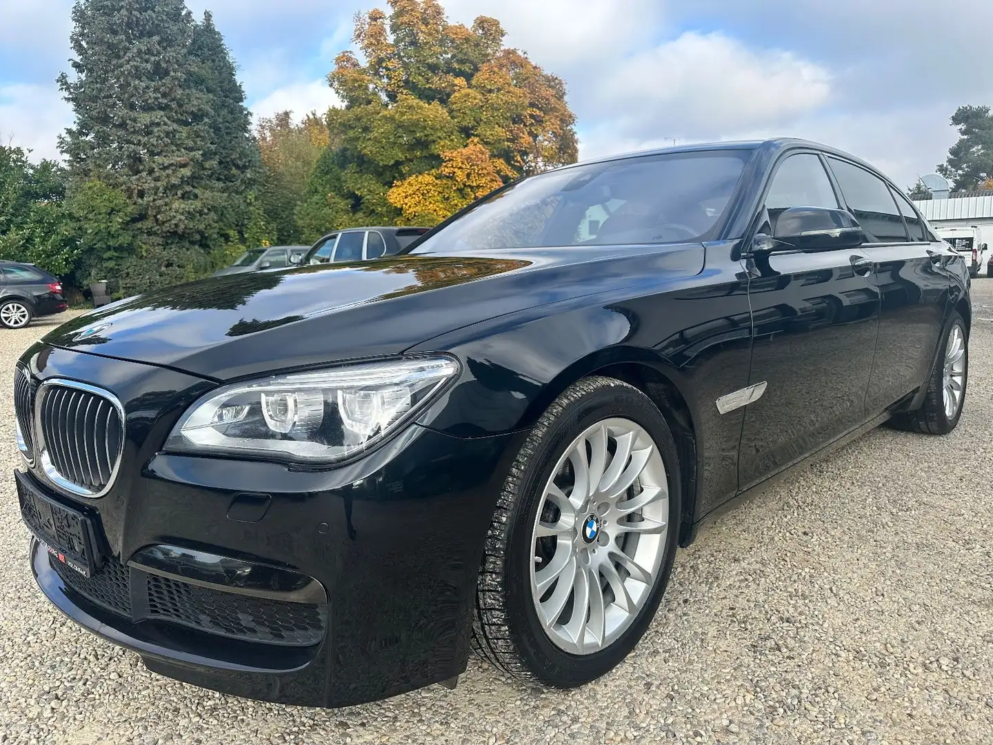 BMW 750 Li xDrive M SPORT*FACELIFT*HUD*SOFT*MASSAGE* Schwarz - 2