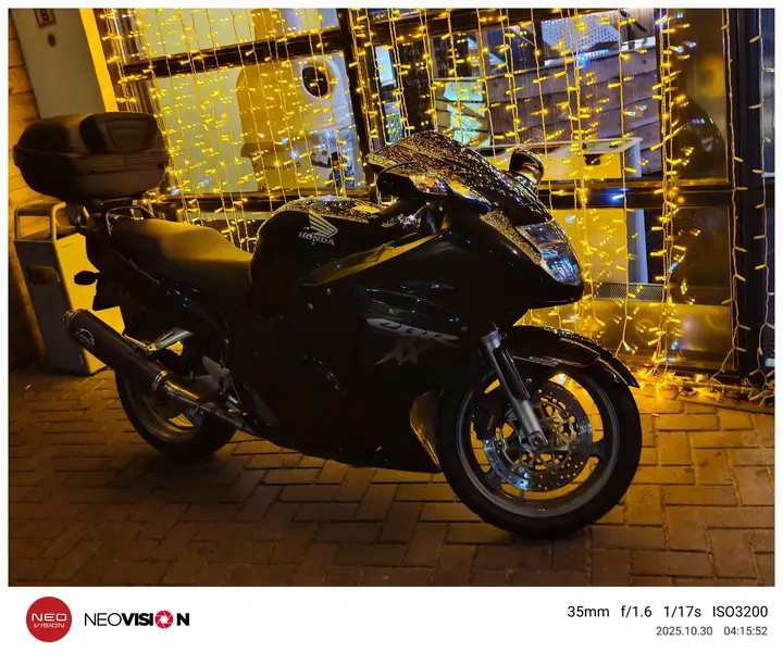 Honda CBR 1100 - foto 2