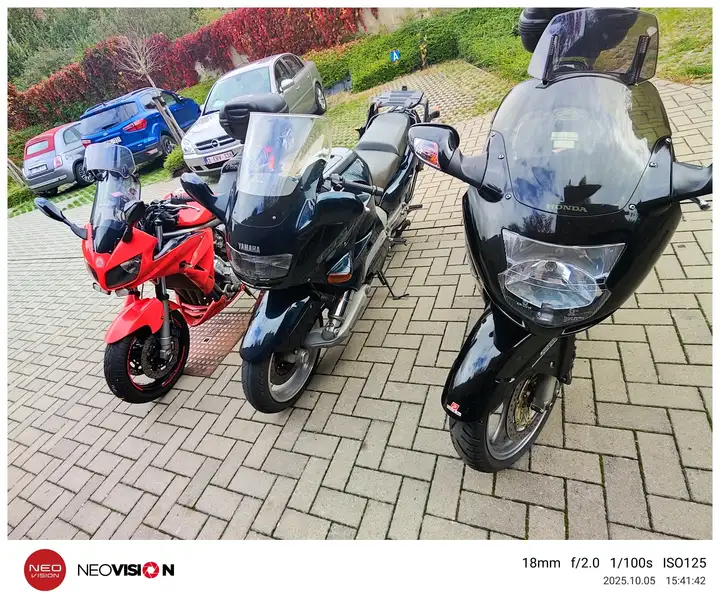 Honda CBR 1100 - foto 3