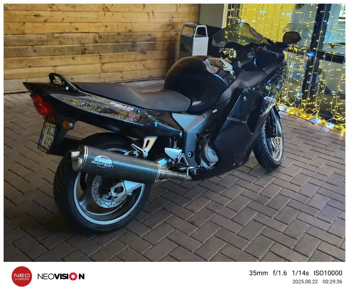 Honda CBR 1100 - foto 6