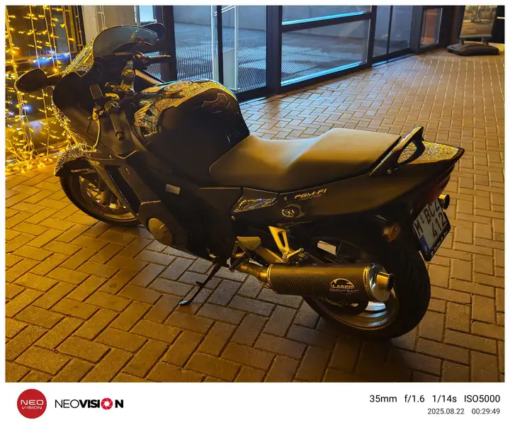 Honda CBR 1100 - foto 7