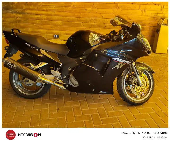 Honda CBR 1100 - foto 5