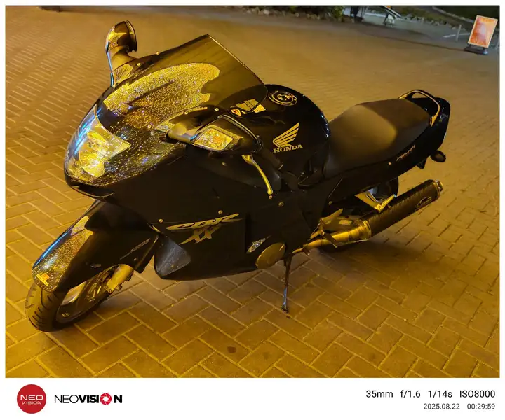 Honda CBR 1100 - foto 4