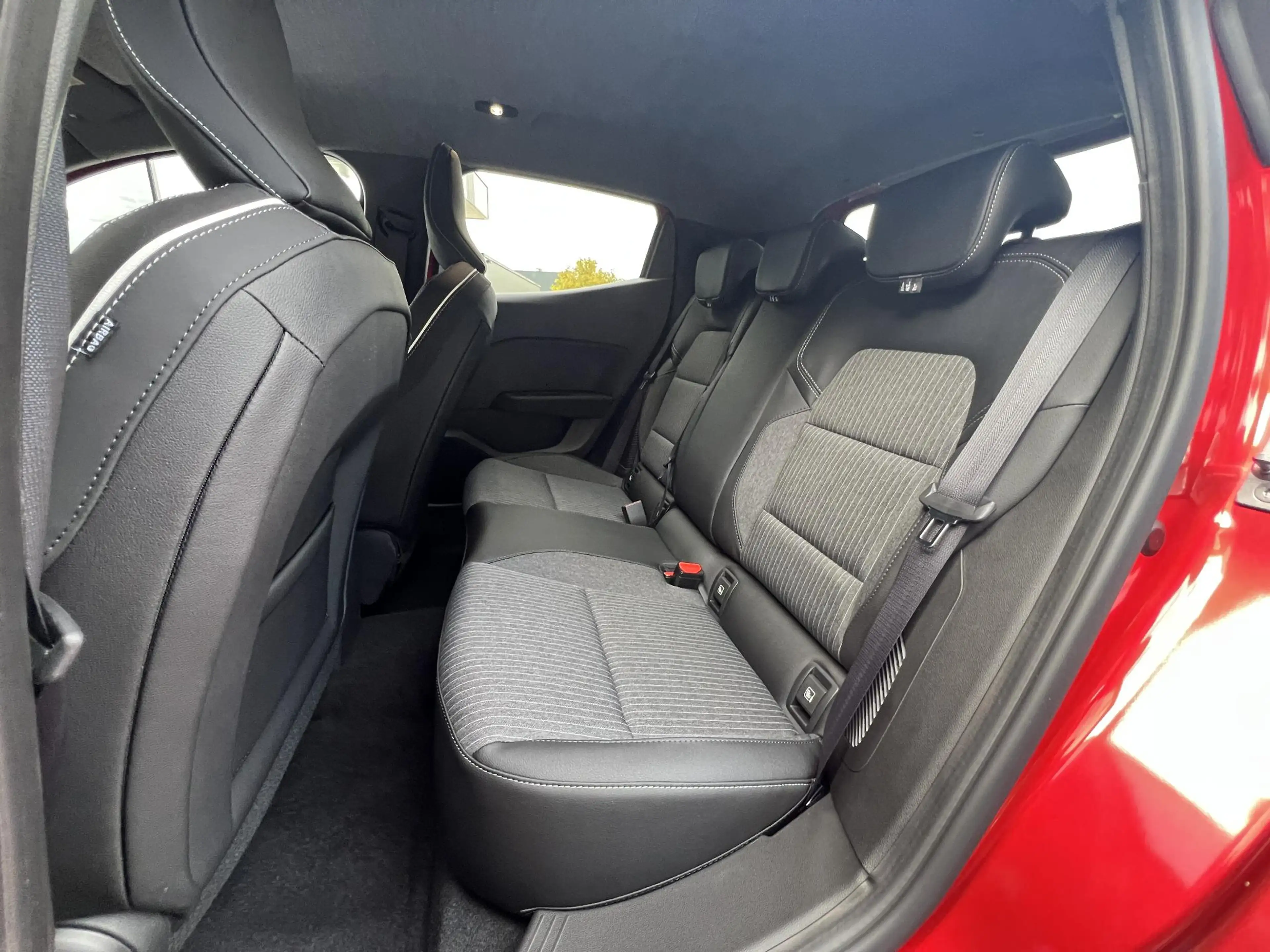 Mitsubishi Colt 1.6 HEV Intense+ Afneembare trekhaak — photo 8