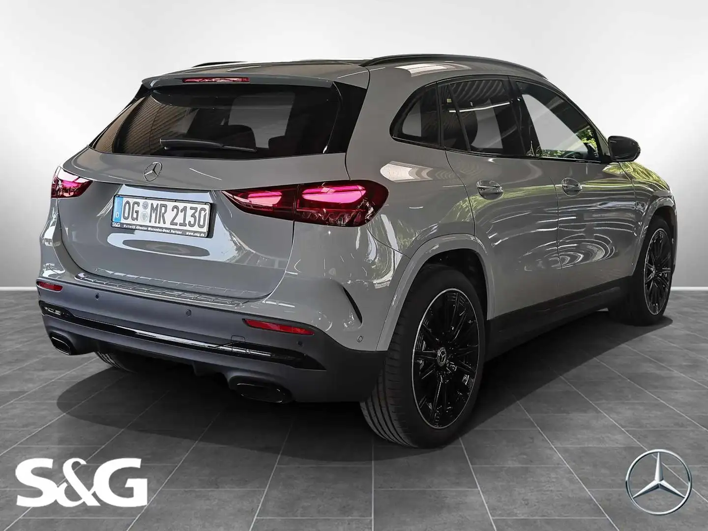 Mercedes-Benz GLA 200 AMG MBUX+RüKam+M-LED+Pano+AHK+Distronic Šedá - 2