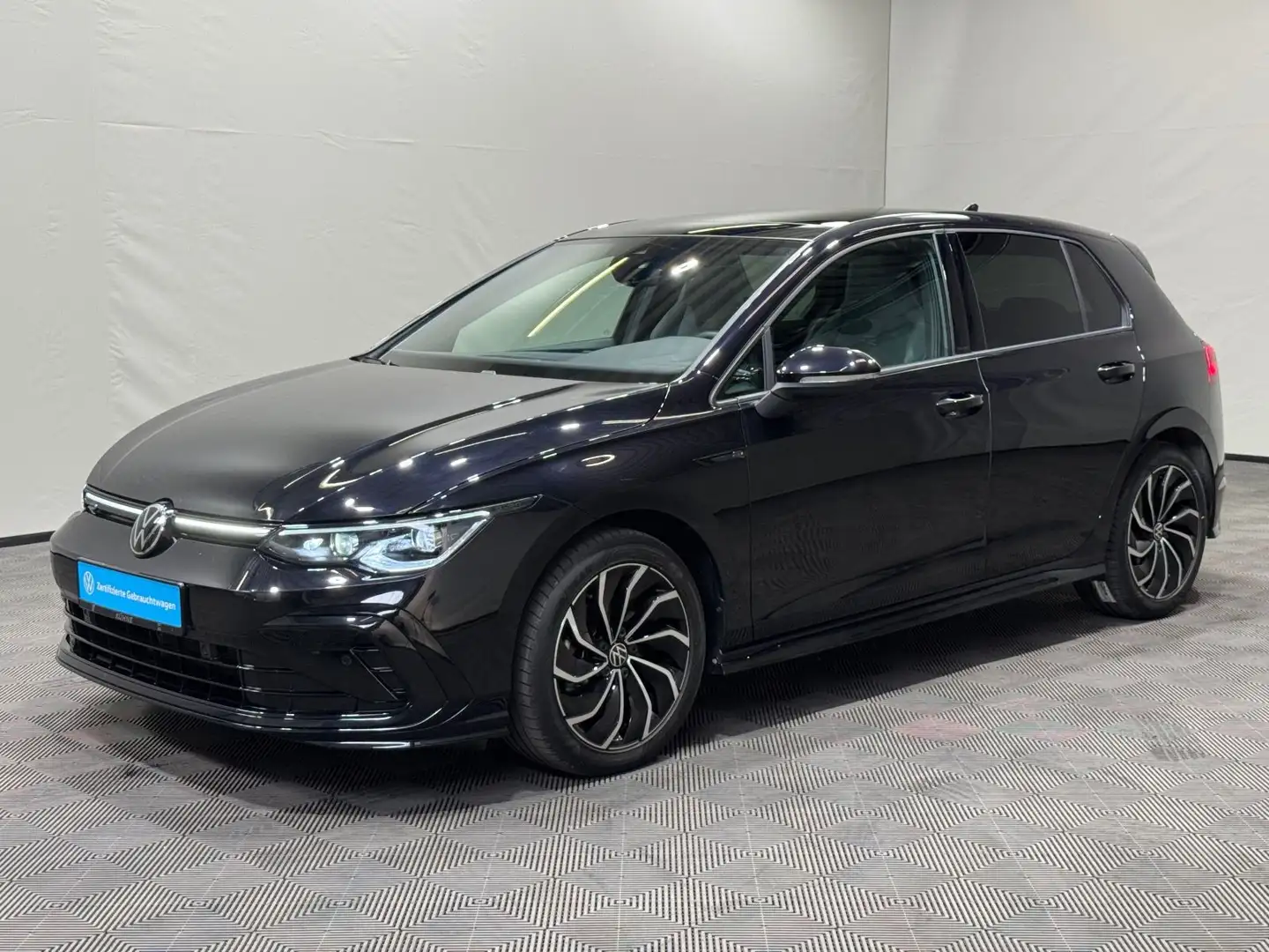 Volkswagen Golf R-Line 1.5 eTSI DSG | MATRIX NAVI PANO ACC Zwart - 2