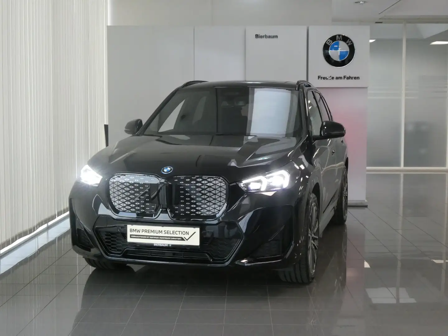 BMW iX1 eDrive20 Schwarz - 2