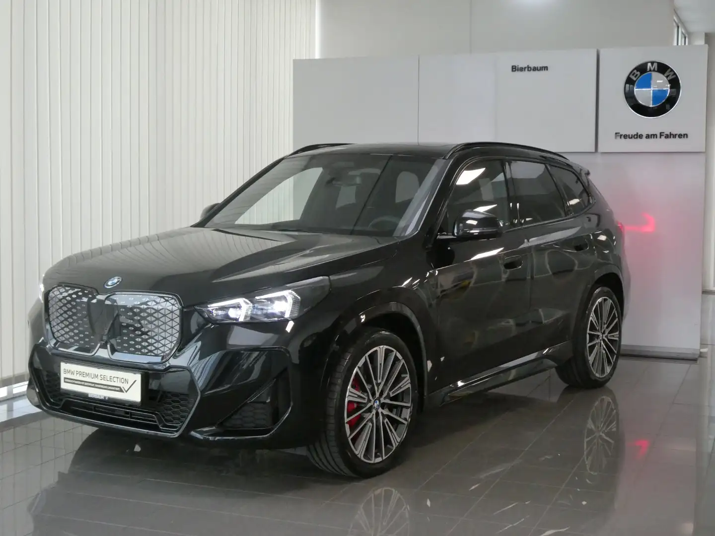 BMW iX1 eDrive20 Schwarz - 1