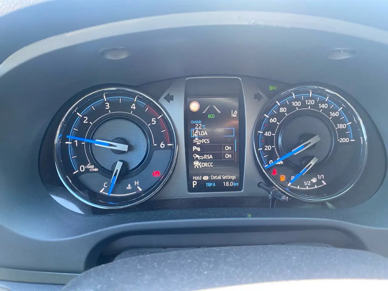 Toyota Hilux 2.8 Double Cab Invincible 4x4 LED 360° 14