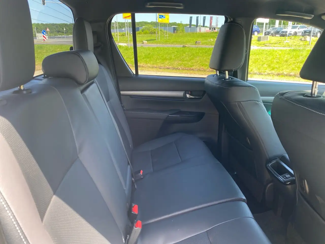 Toyota Hilux 2.8 Double Cab Invincible 4x4 LED 360° 12