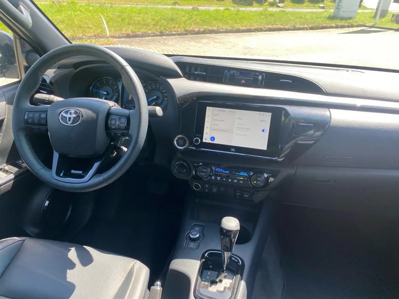 Toyota Hilux 2.8 Double Cab Invincible 4x4 LED 360° 11