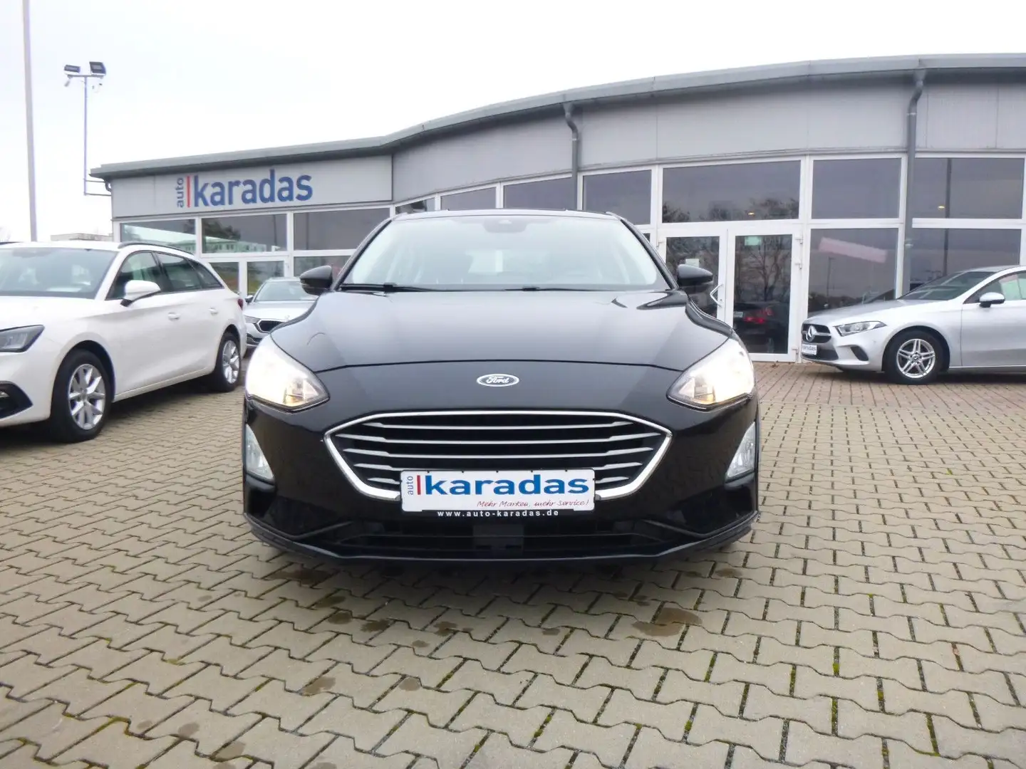 Ford Focus 1,5 EcoBoost Lim AUT/NAVI/Sitzheiz/PDC Schwarz - 2