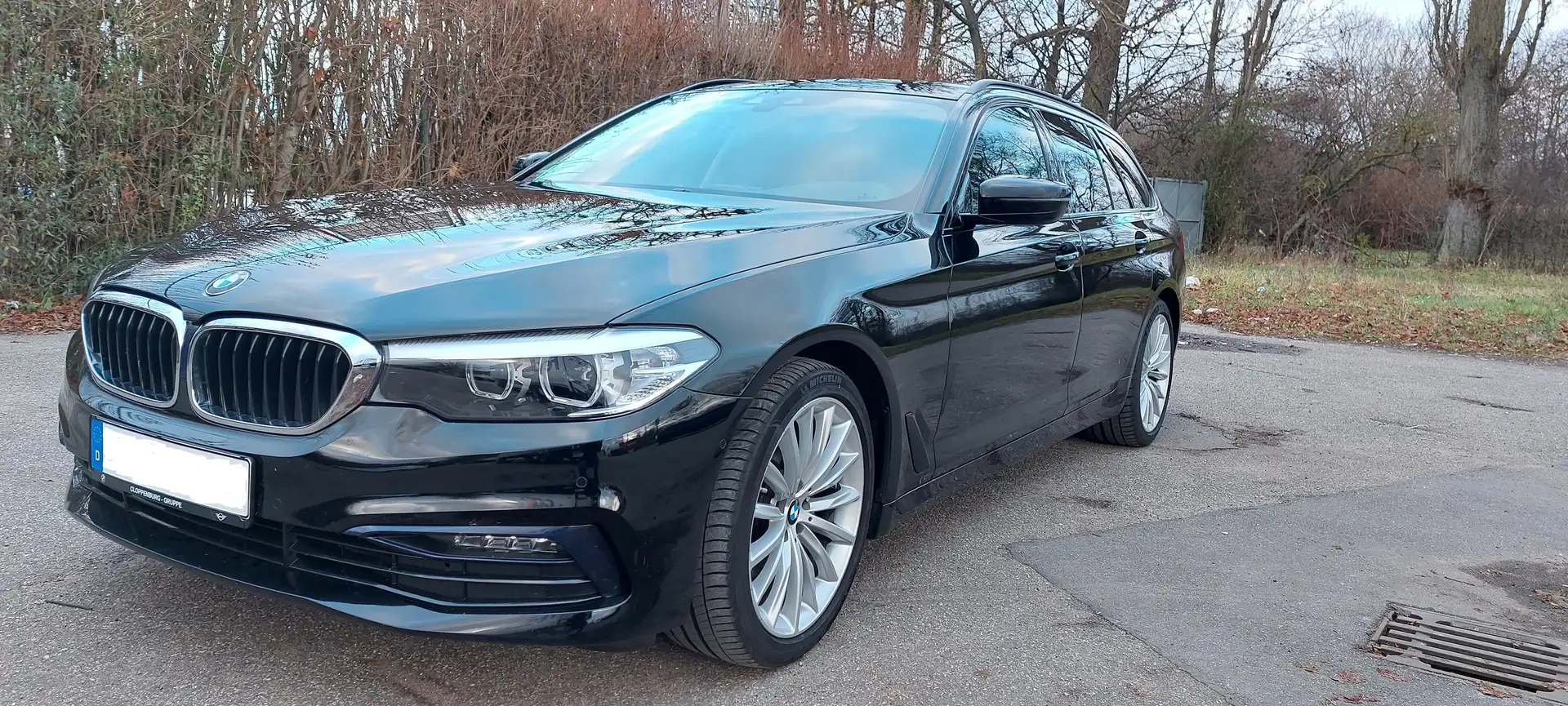 BMW 520 520d Touring Aut. Sport Line Schwarz - 2