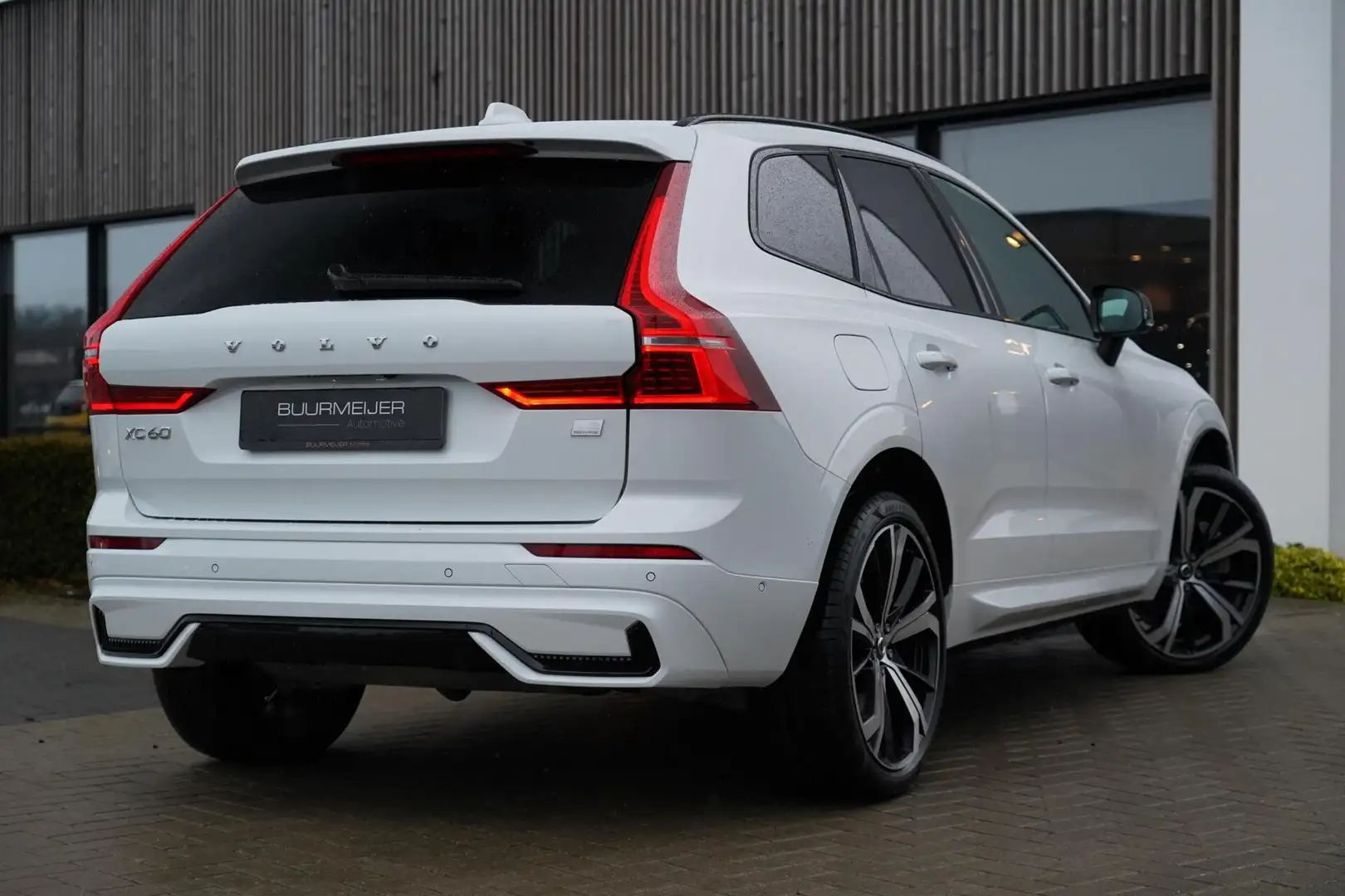 Volvo XC60 T6 AWD Plus Dark Long Range | Trekhaak | Panoramis Blanc - 2