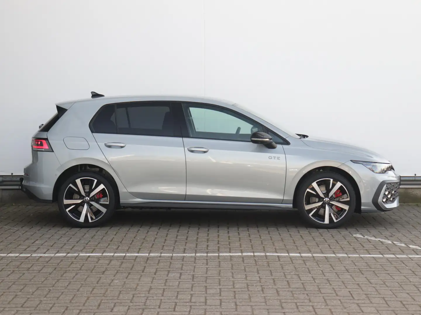 Volkswagen Golf GTE 1.5 eHybrid 200 kW / 272 pk Hatchback 6 versn. | N Серый - 2