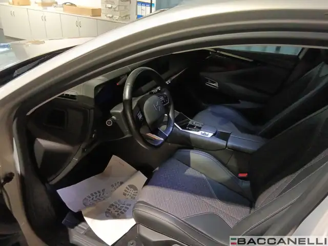 DS Automobiles DS 4 view 11