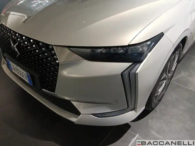 DS Automobiles DS 4 view 8