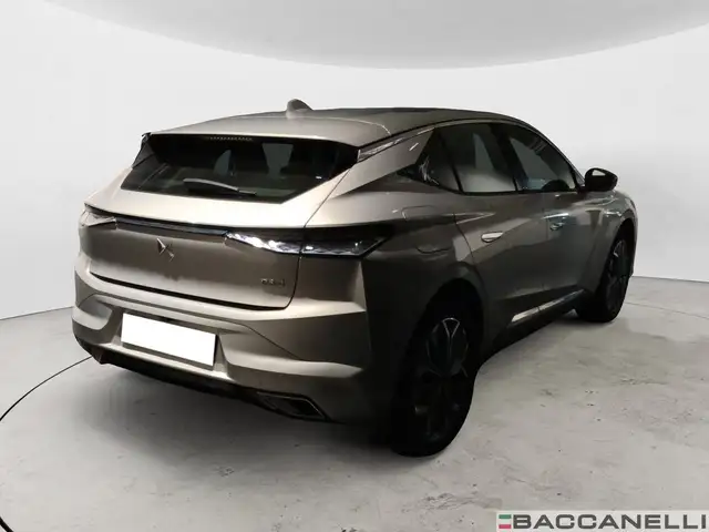 DS Automobiles DS 4 view 5