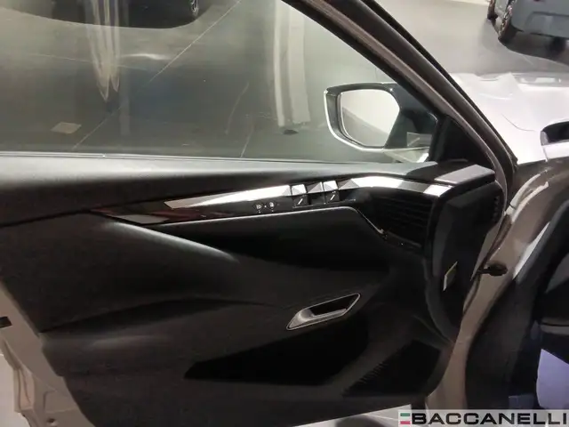 DS Automobiles DS 4 view 14