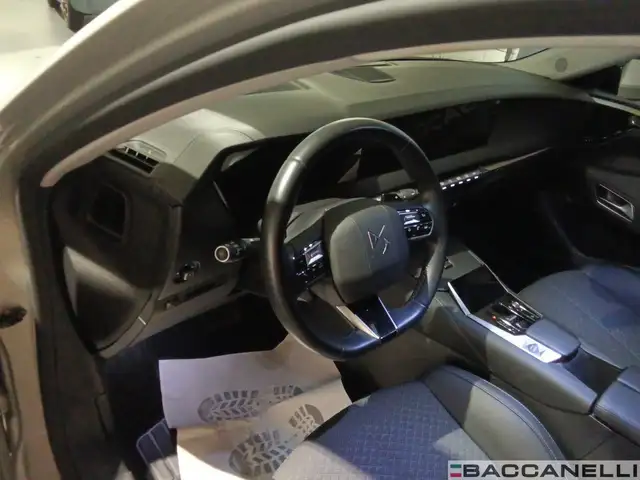 DS Automobiles DS 4 view 15