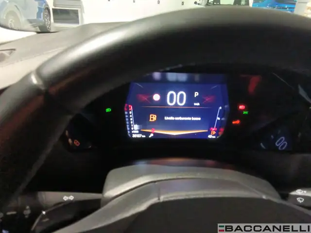 DS Automobiles DS 4 view 16