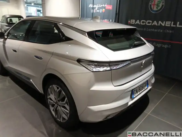 DS Automobiles DS 4 view 9