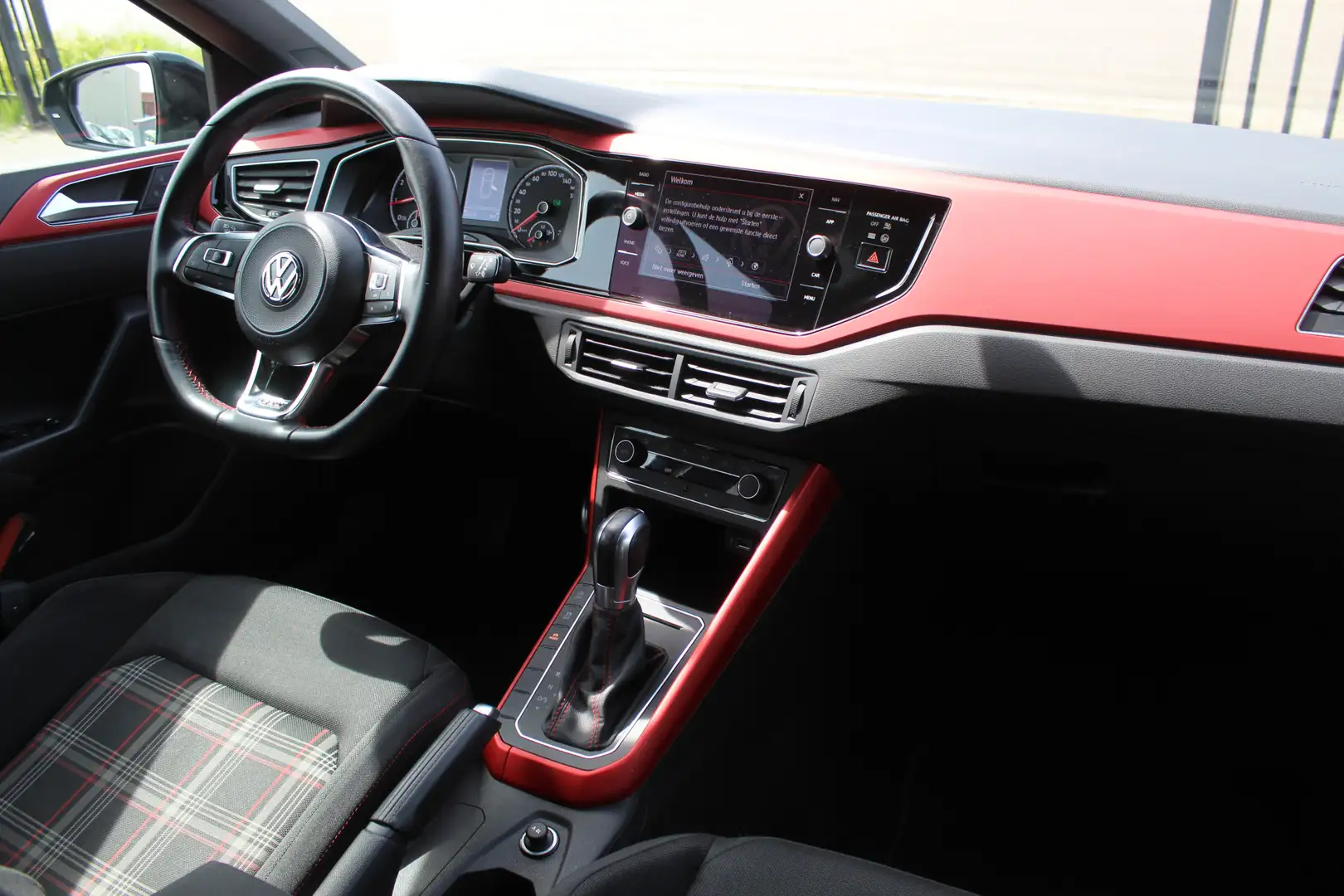 Volkswagen Polo GTI 2.0 TSI Orig NL/Automaat/Navigatie/Apple carplay/A Noir - 2