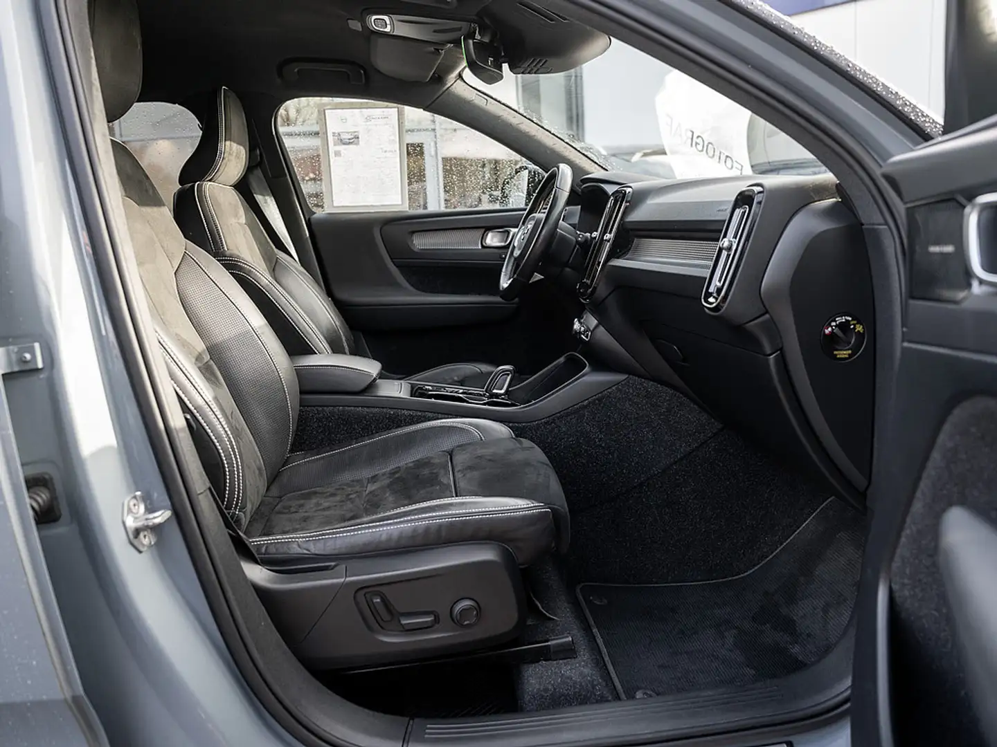 Volvo XC40 D4 AWD R Design ACC, AHK Gris - 2