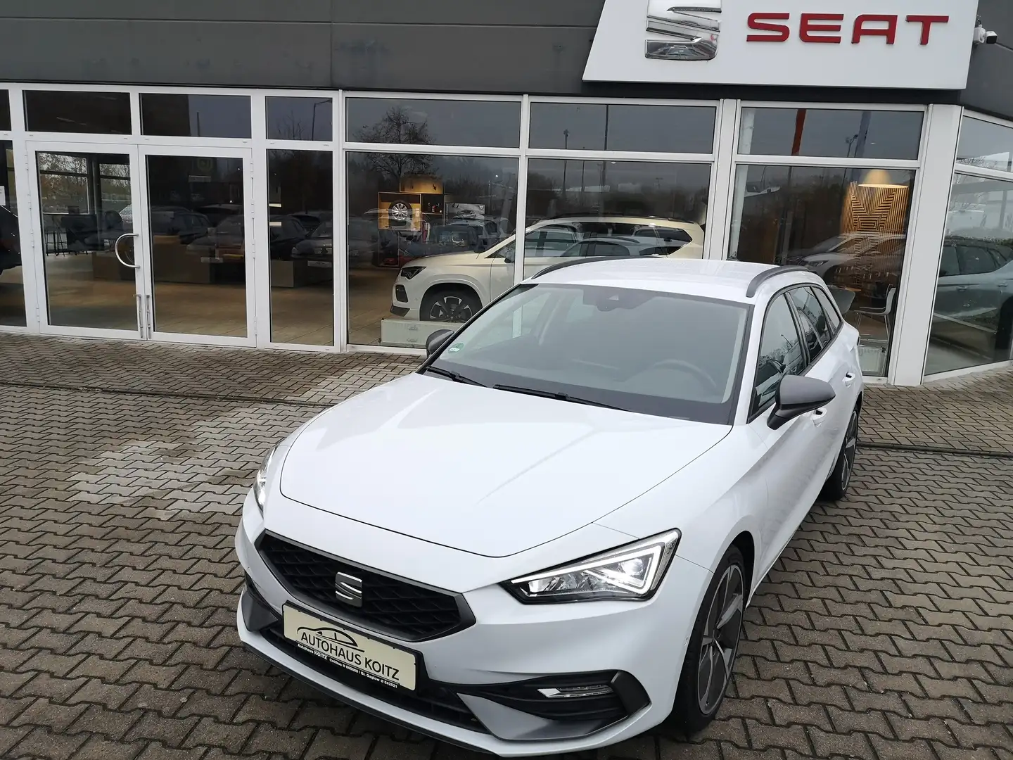 SEAT Leon FR Sportstourer 1.5eTSI DSG Kessy VollLED RFK Nav Weiß - 1