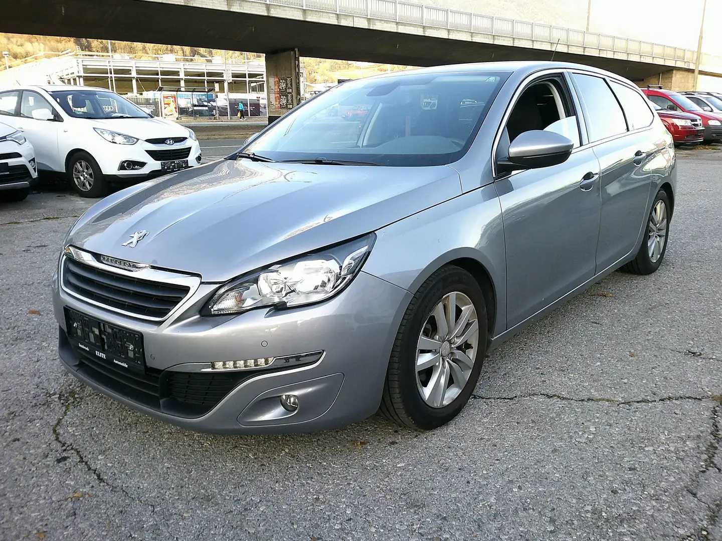 Peugeot 308 308 SW 1,6 HDI Active Grau - 1