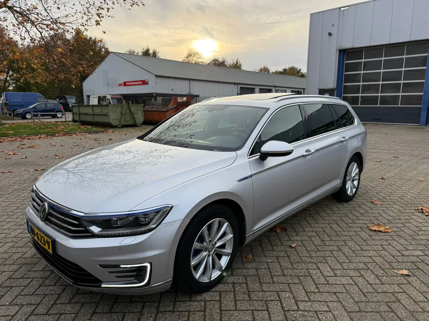 Volkswagen Passat Variant 1.4 TSI GTE Connected Series Plus pano Grijs - 1