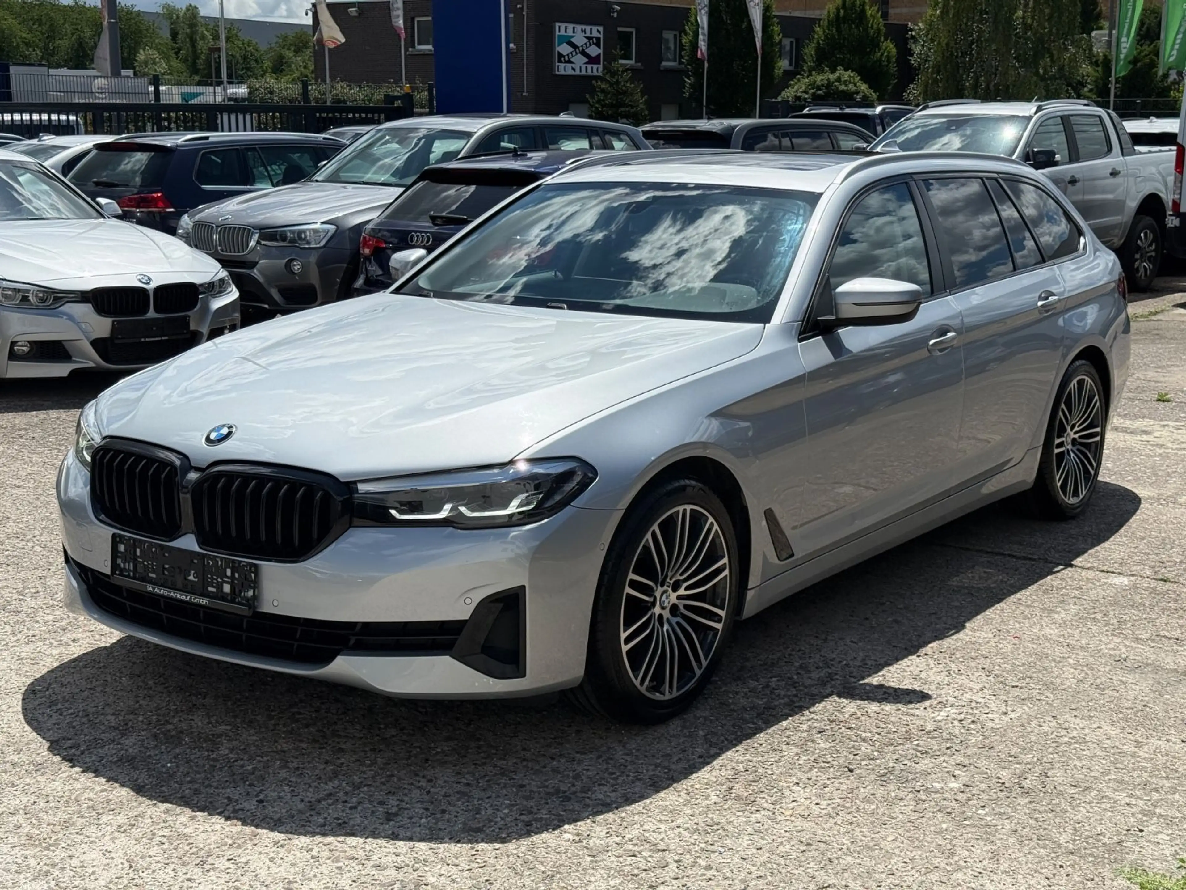 BMW 518 dTouringLCI/ Aut/LuxLine/Pano/Kam/Leder/ — photo 2