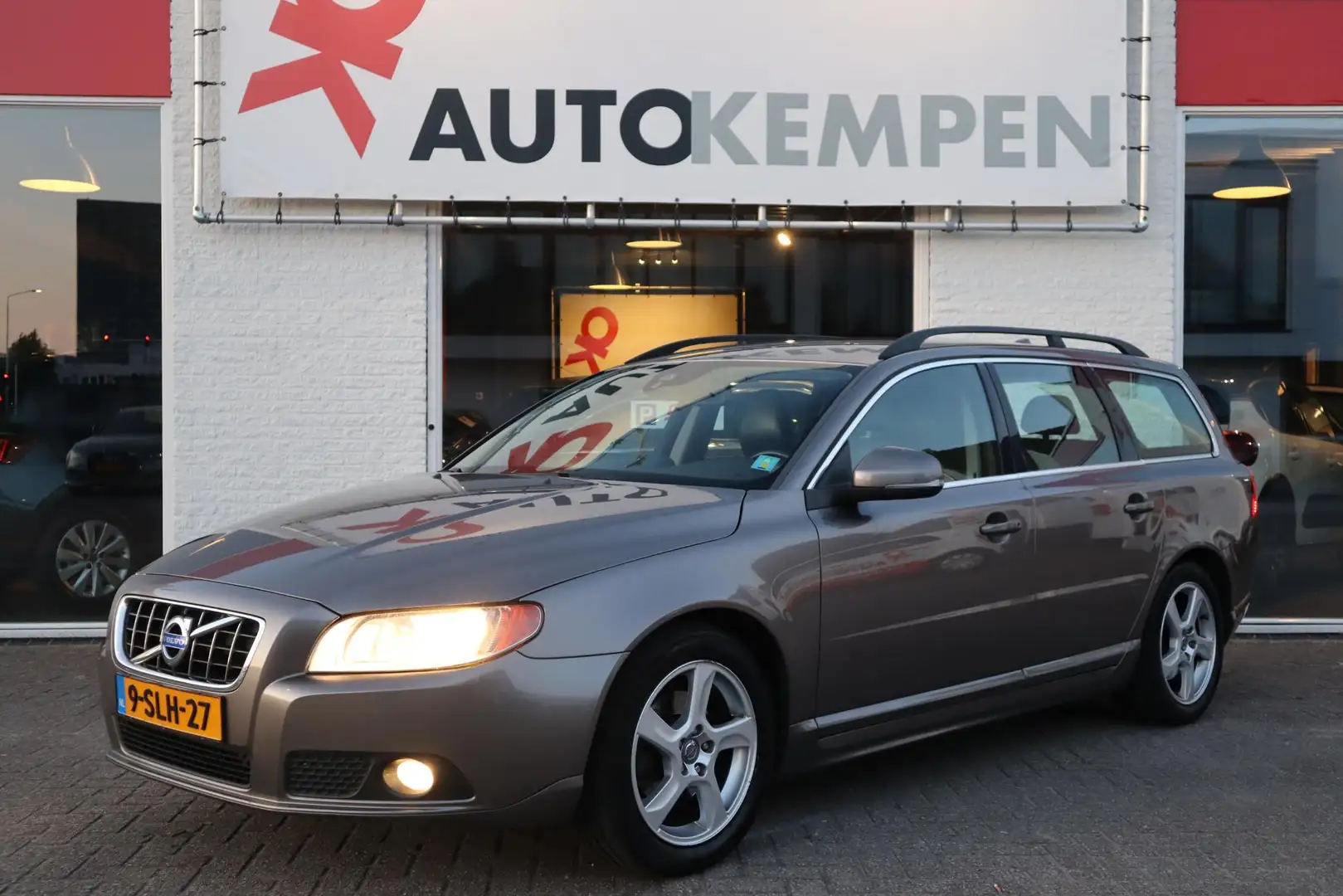 Volvo V70 1.6 DRIVe SUMMUM LEER|TREKHAAK|PERFECT ONDERHOUDEN Gris - 1