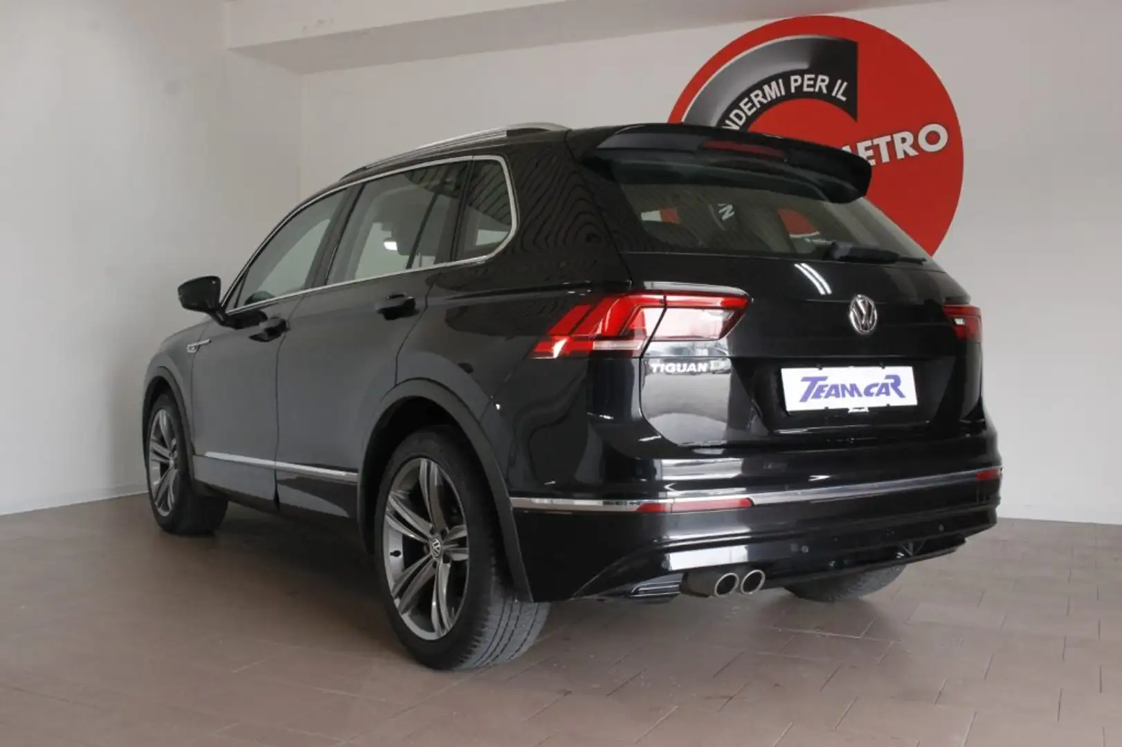 Volkswagen Tiguan 2.0 TDI SCR DSG R-line R LINE Unicoproprietario Nero - 2