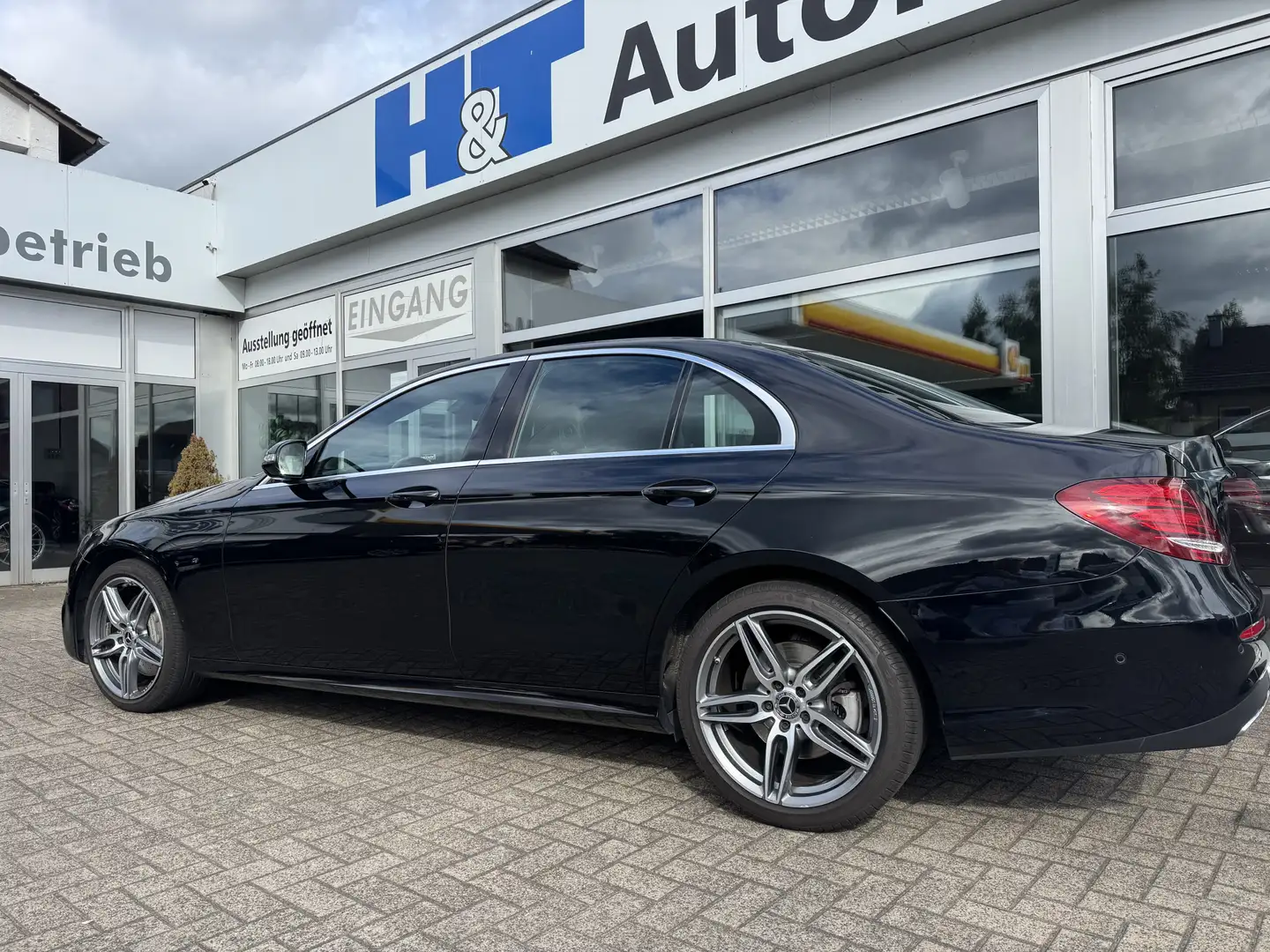 Mercedes-Benz E 350 Pano Multi LED Schwarz - 2