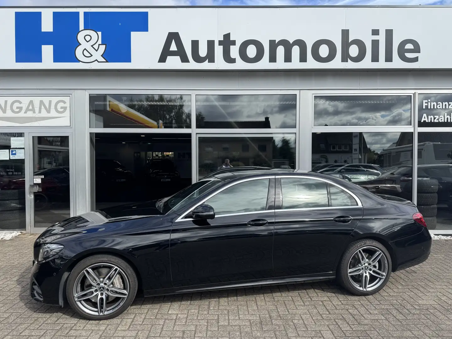 Mercedes-Benz E 350 Pano Multi LED Schwarz - 1