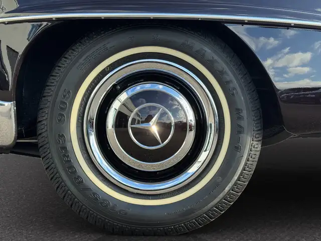 Mercedes-Benz 190 SL view 11