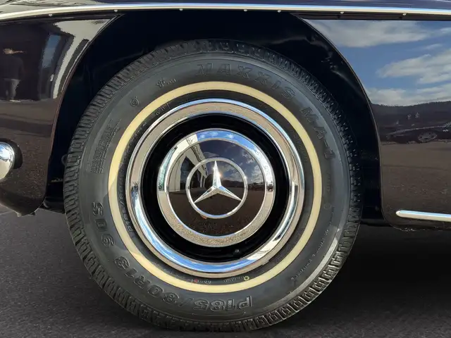 Mercedes-Benz 190 SL view 10