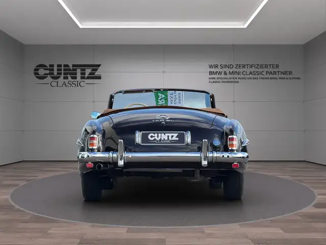 Mercedes-Benz 190 SL view 7