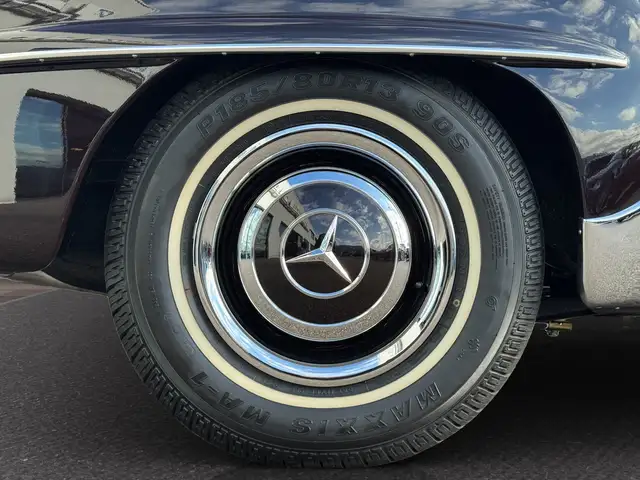 Mercedes-Benz 190 SL view 13