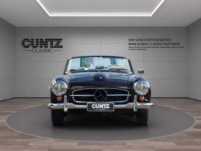 Mercedes-Benz 190 SL view 3