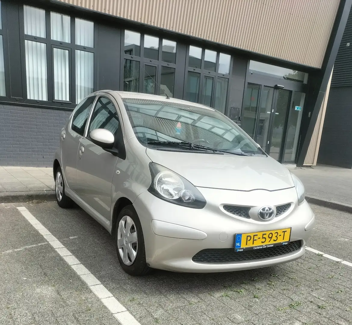 Toyota Aygo 1.0-12V Zlatá - 1