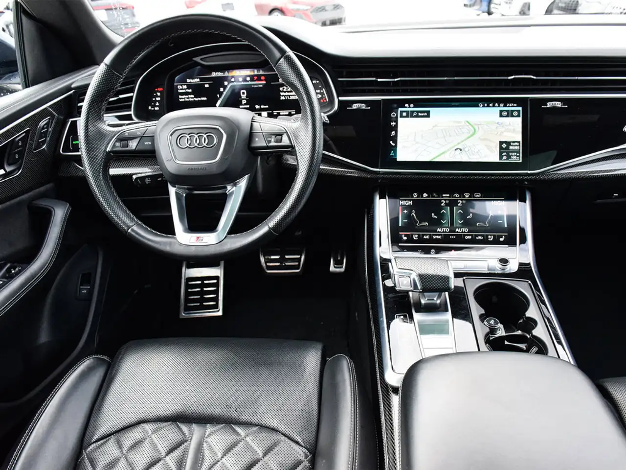 Audi SQ8 снимка Audi SQ8