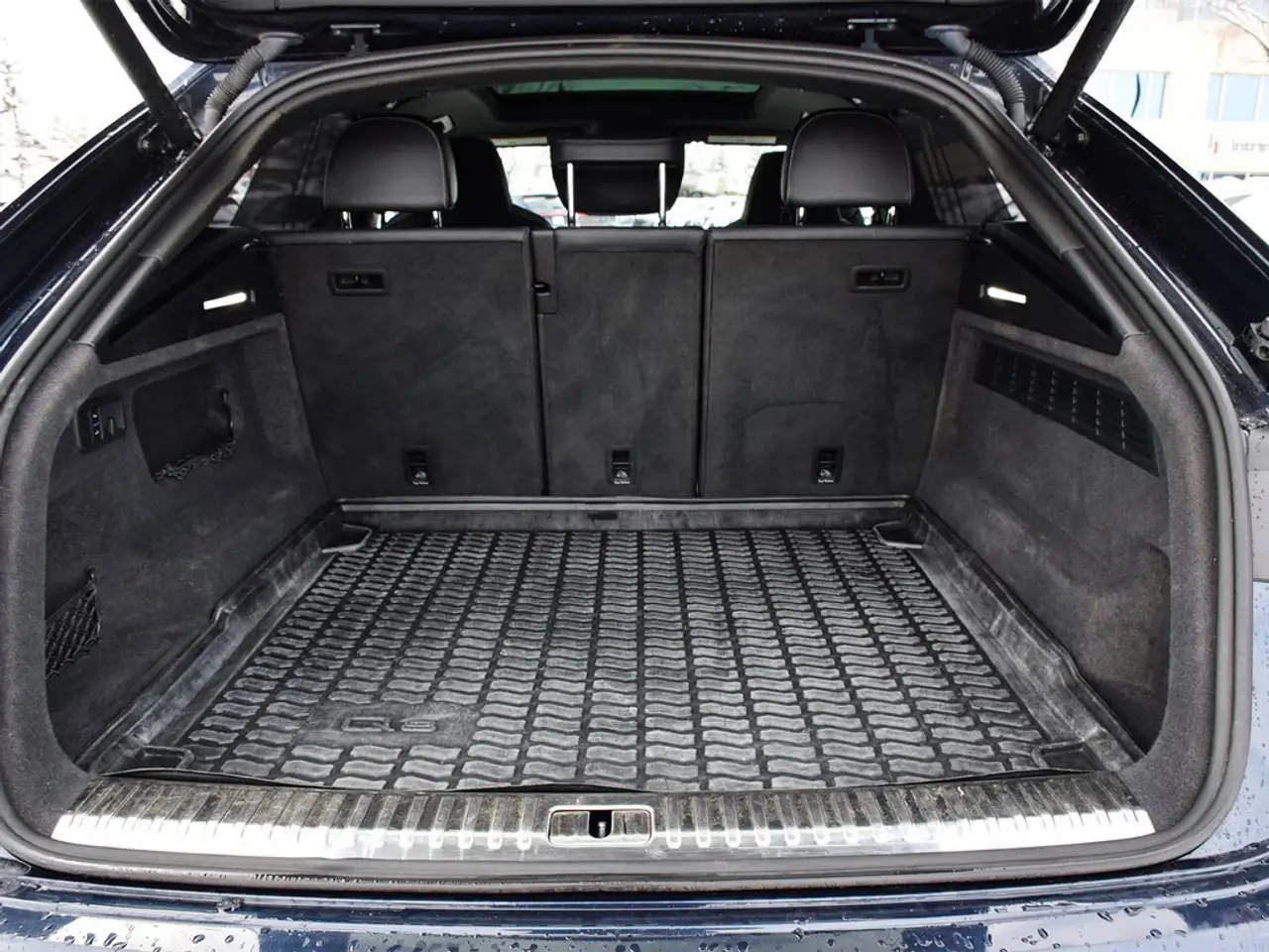 Audi SQ8 снимка Audi SQ8